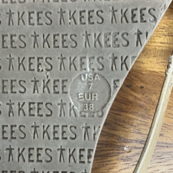 Womens Tkees Metallics Gold Leather Thong Flip Flops Shoes Sandals Size‎ 7 M GUC - Picture 8 of 8